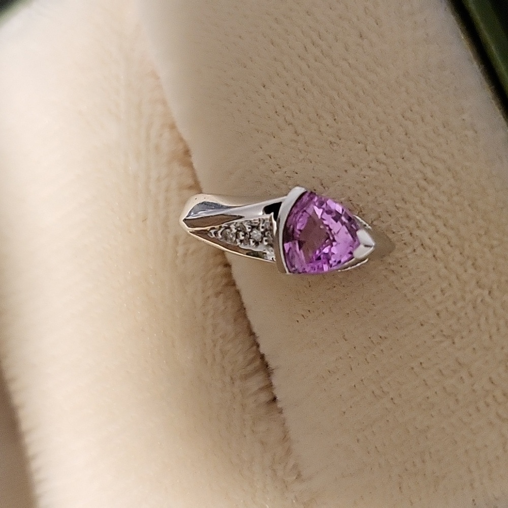 10k solid white gold pendant, diamonds chips & pink stone
